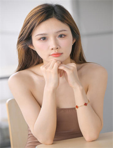 《超级开放的家庭-波多野结衣之双女调教全集》